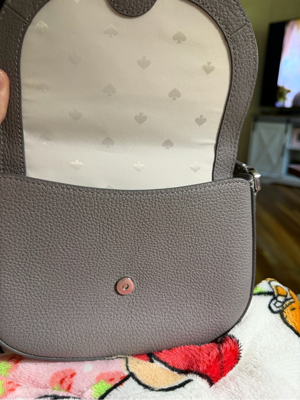 Kate Spade Gray Pebbled Leather Crossbody with Gold Logo - Picture 3 of 4